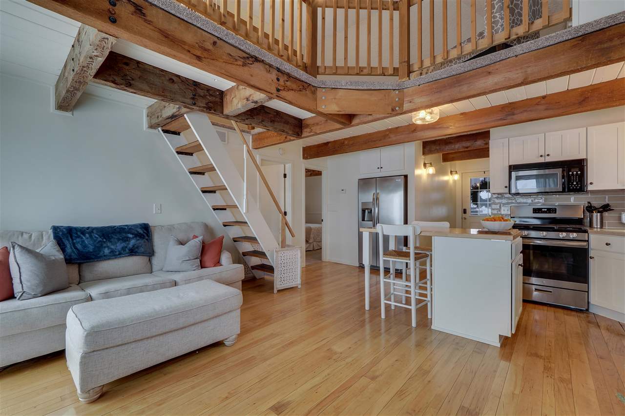 3353 Hill View