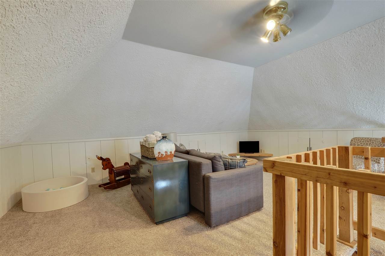 3353 Hill View