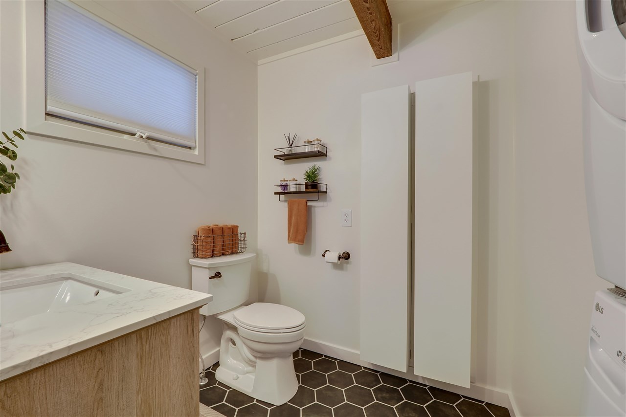 3353 Hill View