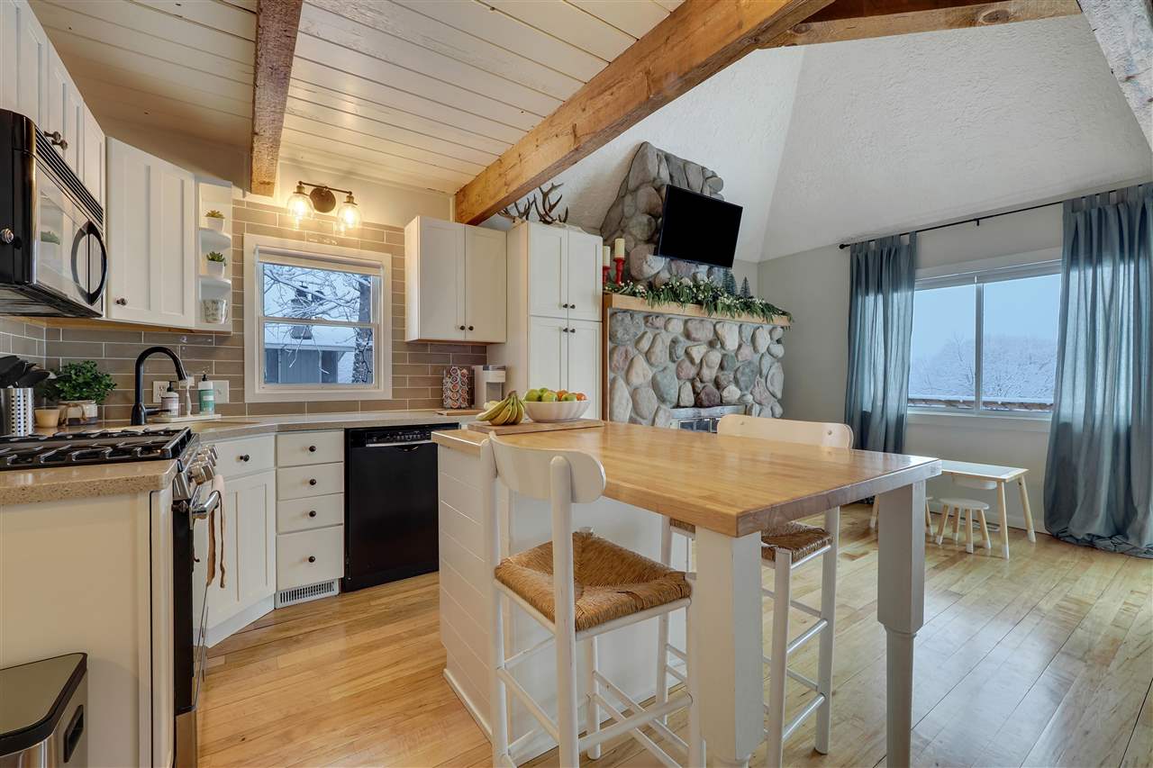 3353 Hill View