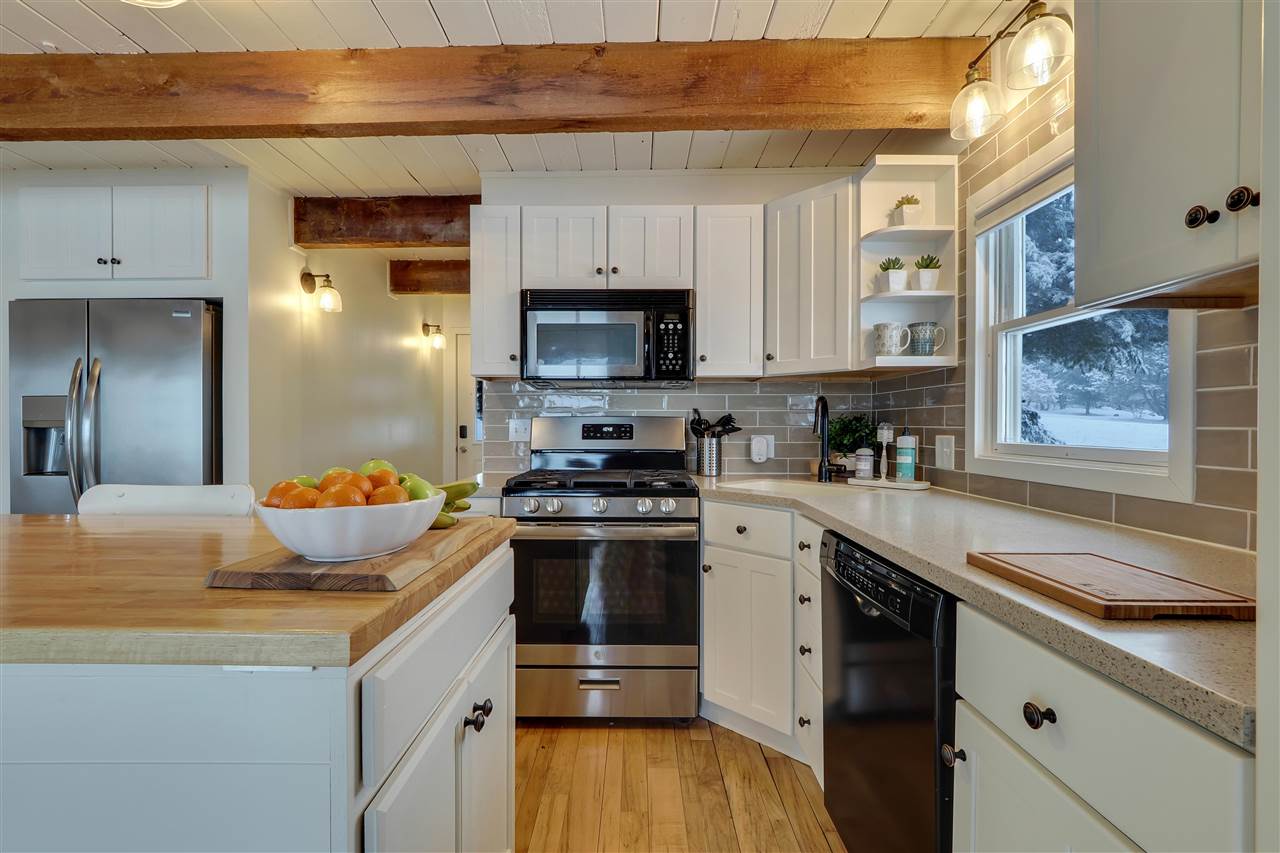 3353 Hill View
