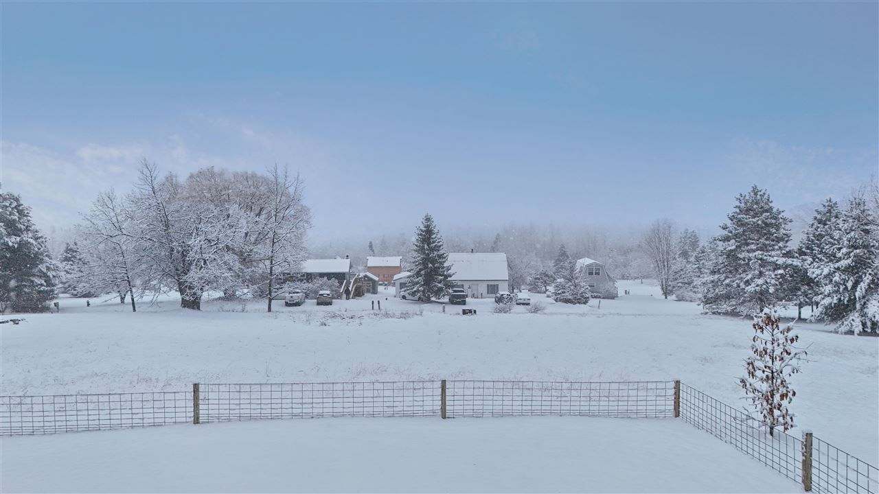 3353 Hill View