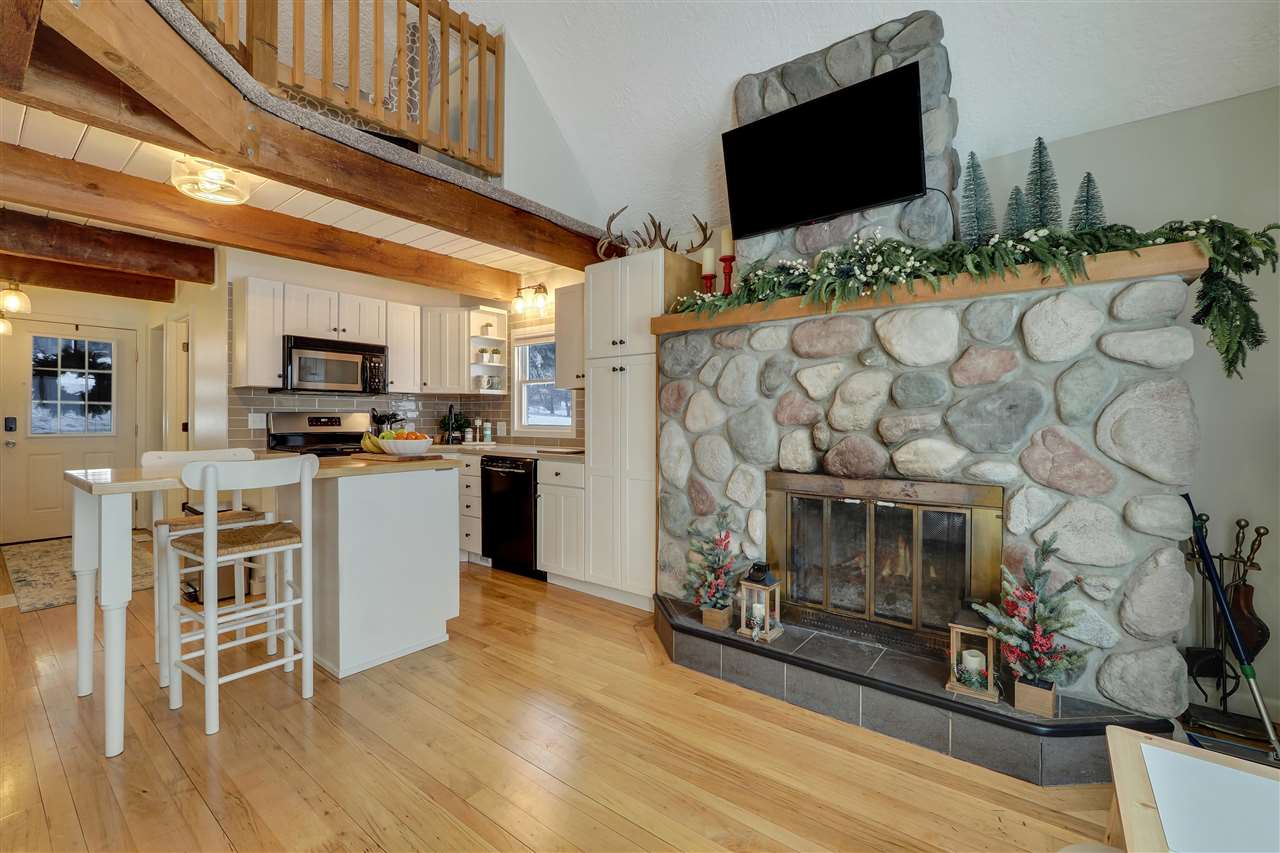 3353 Hill View