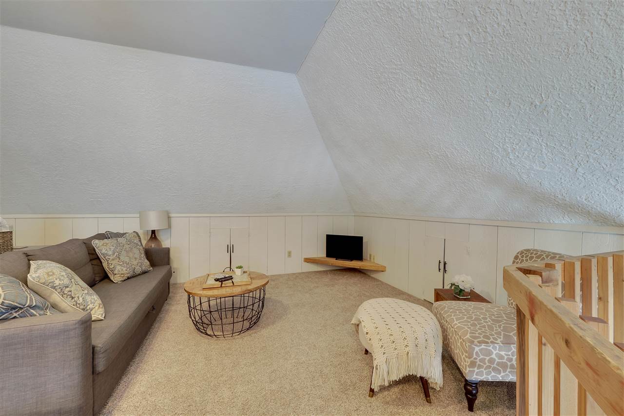3353 Hill View