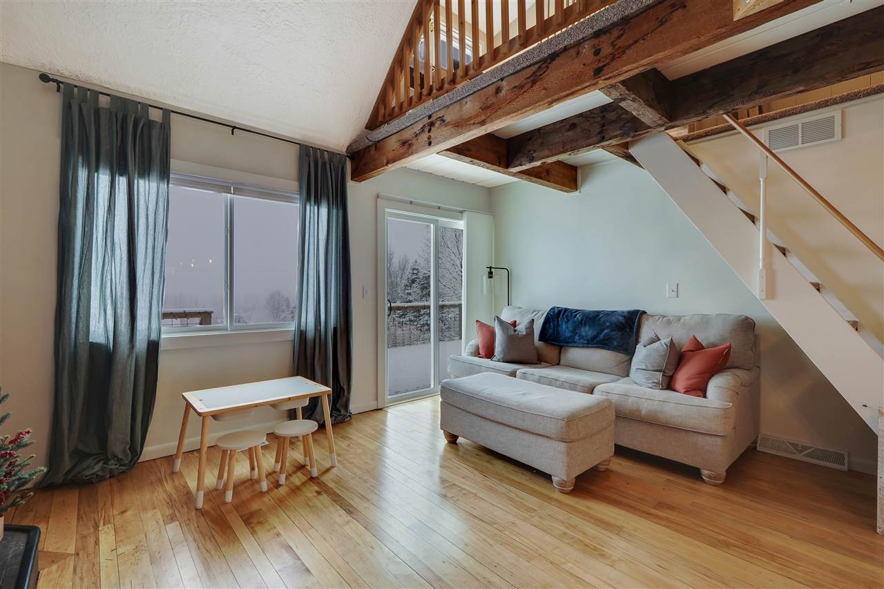 3353 Hill View