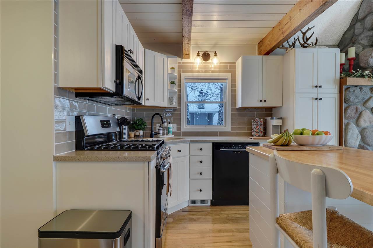 3353 Hill View