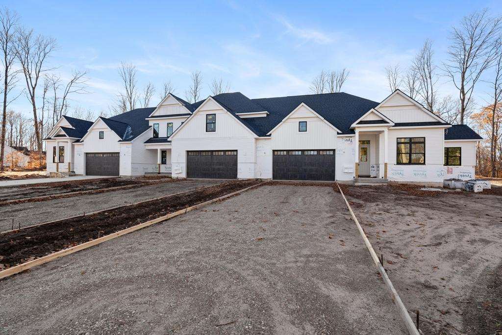 811 Fairways Drive Unit: 16