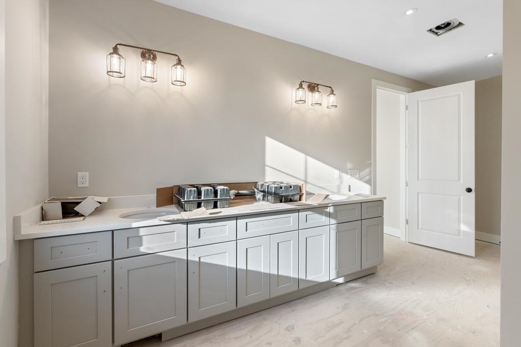 811 Fairways Drive Unit: 16