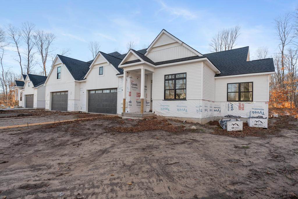 811 Fairways Drive Unit: 16