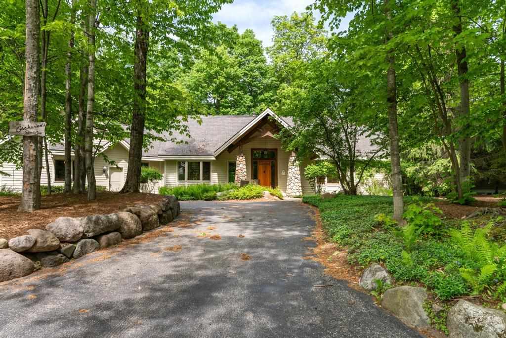 3264 Greenbriar