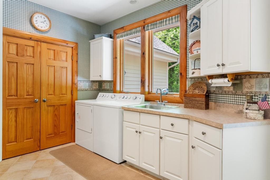 3264 Greenbriar