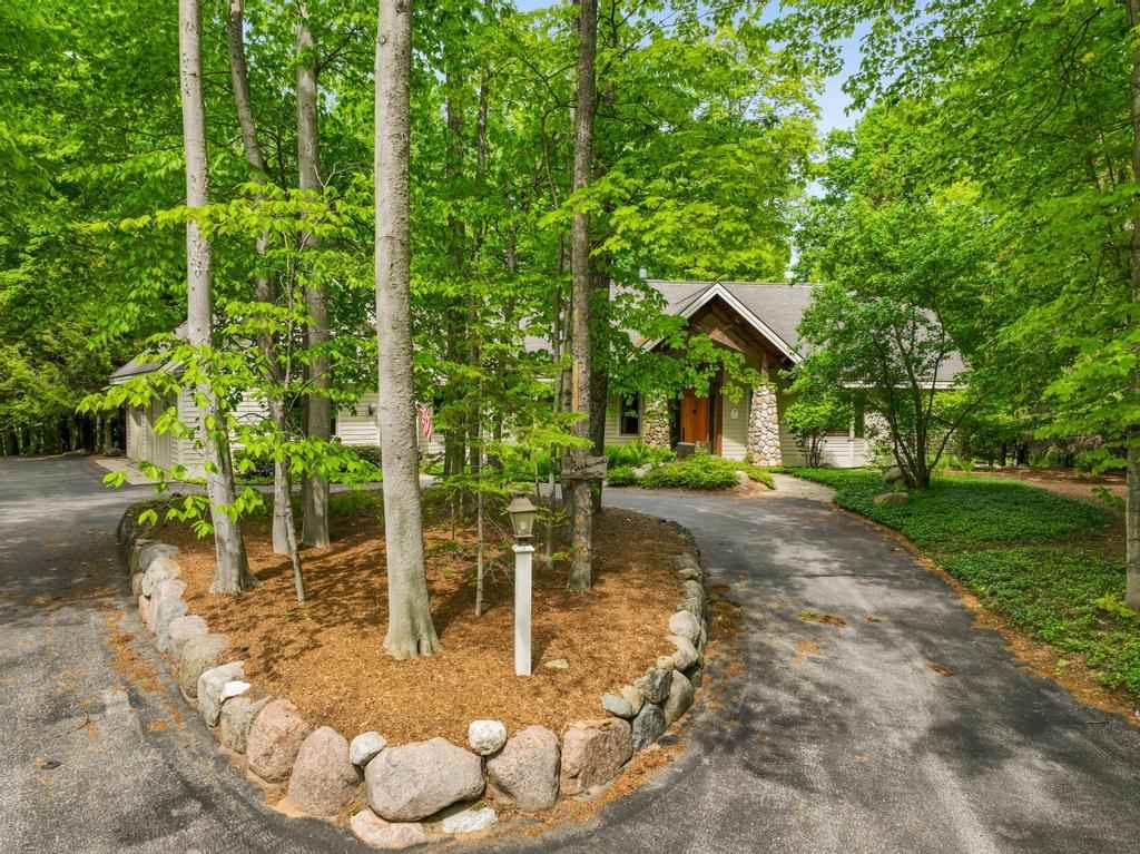 3264 Greenbriar