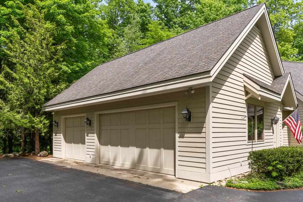 3264 Greenbriar