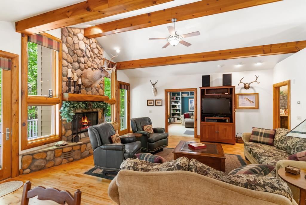 3264 Greenbriar
