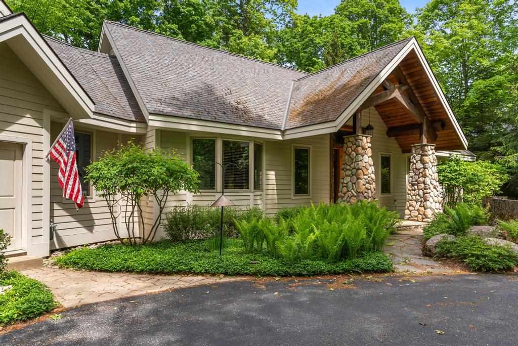 3264 Greenbriar