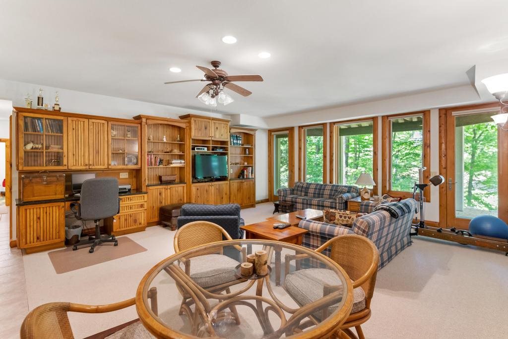 3264 Greenbriar