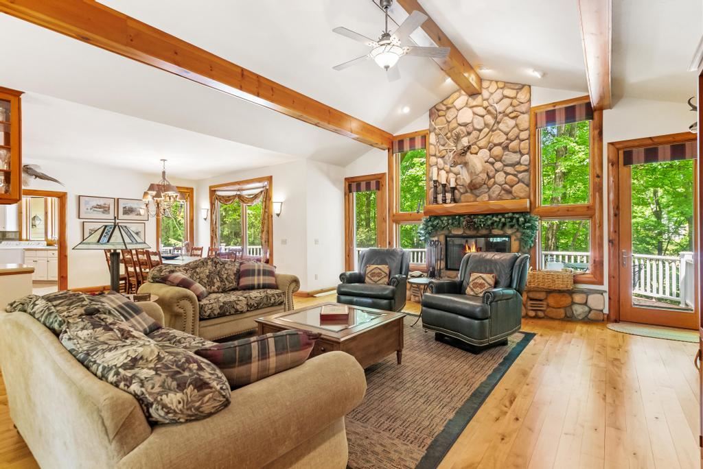 3264 Greenbriar