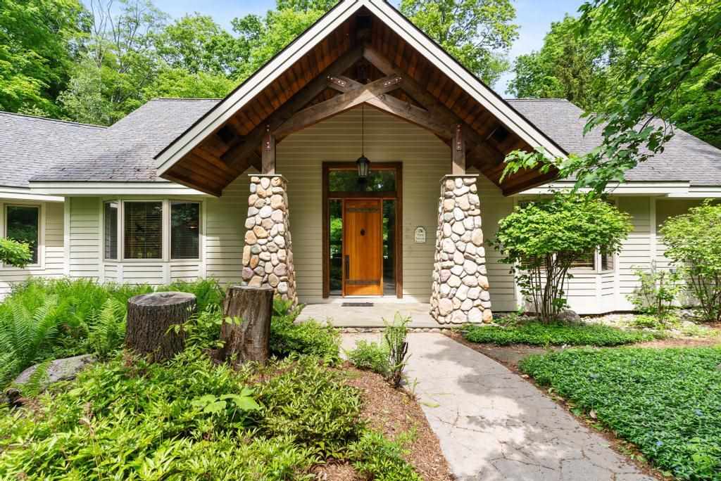 3264 Greenbriar