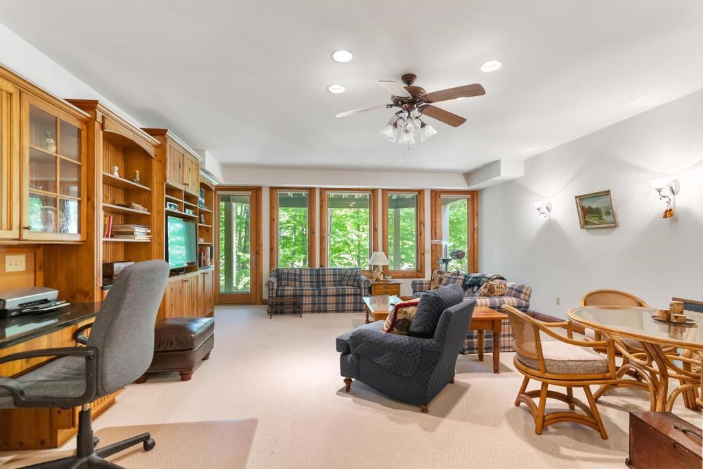 3264 Greenbriar