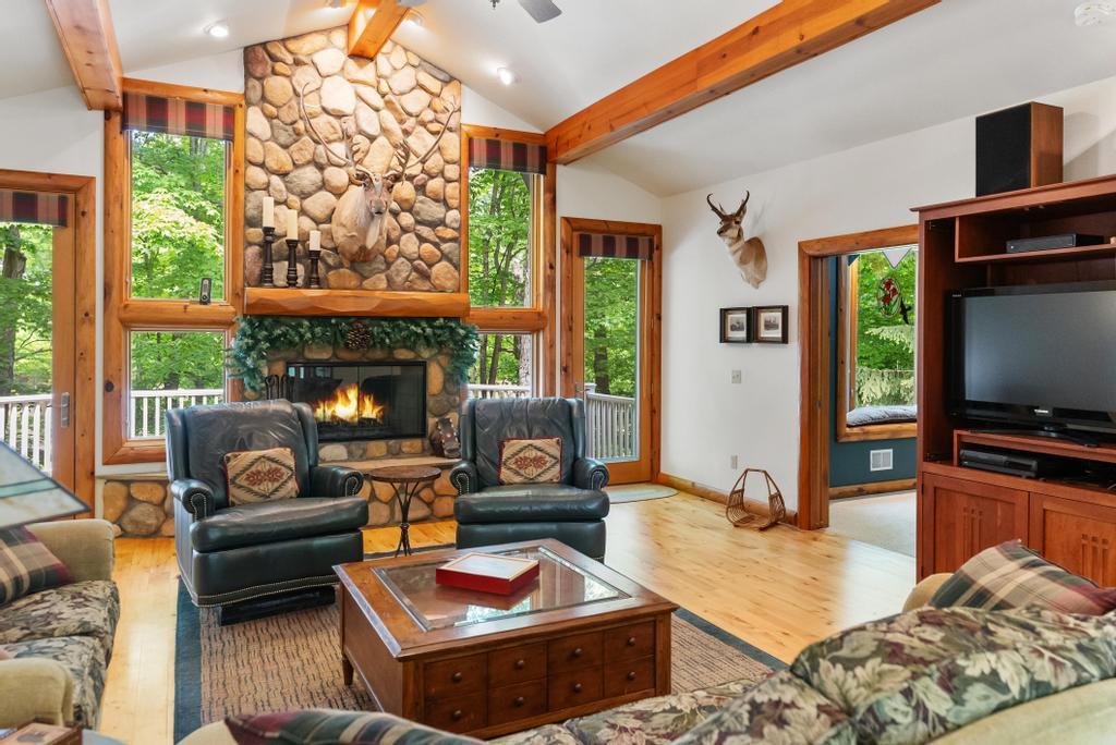 3264 Greenbriar