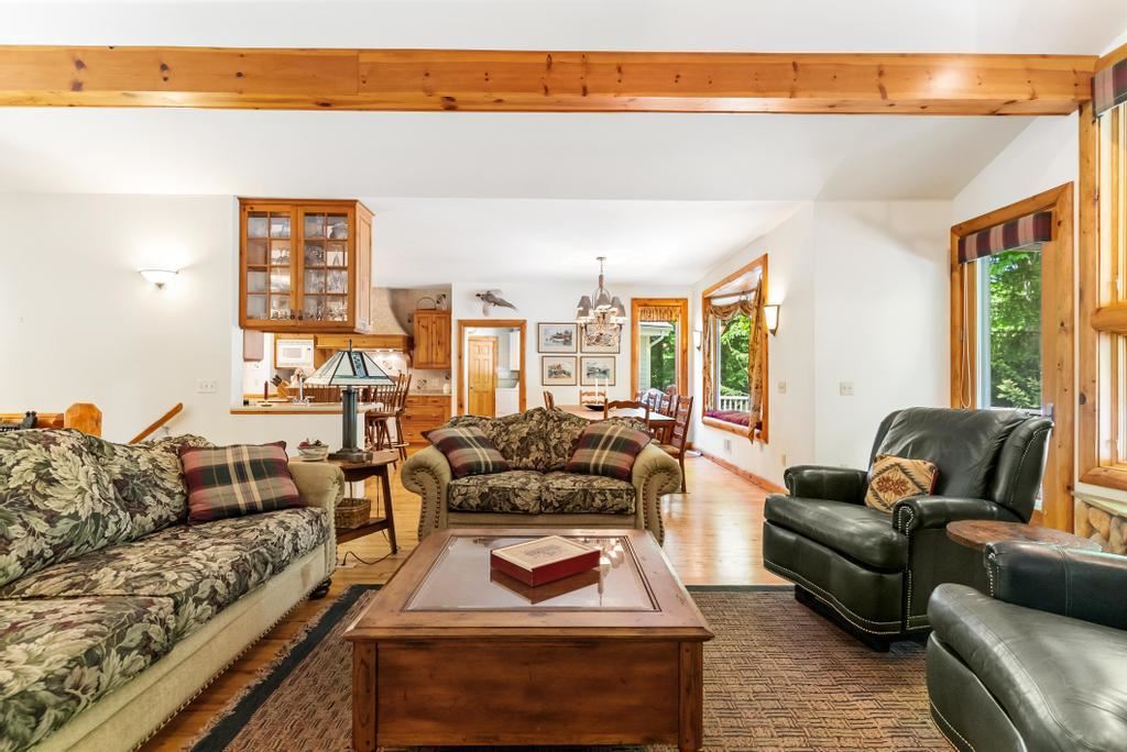 3264 Greenbriar