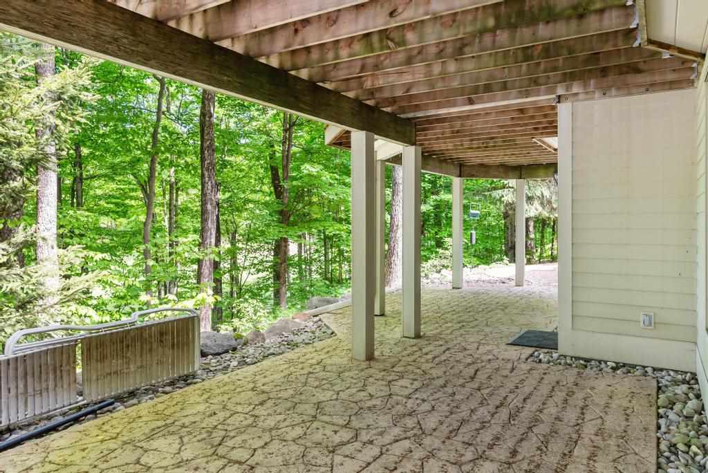 3264 Greenbriar