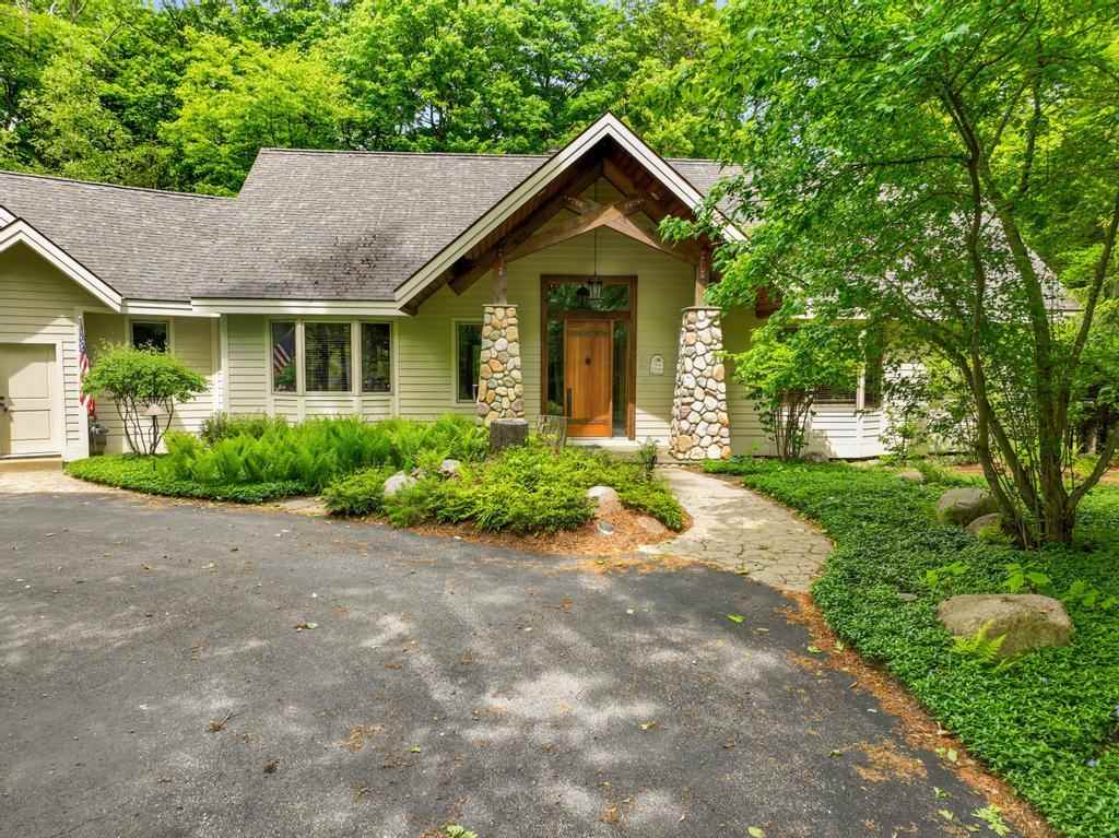 3264 Greenbriar