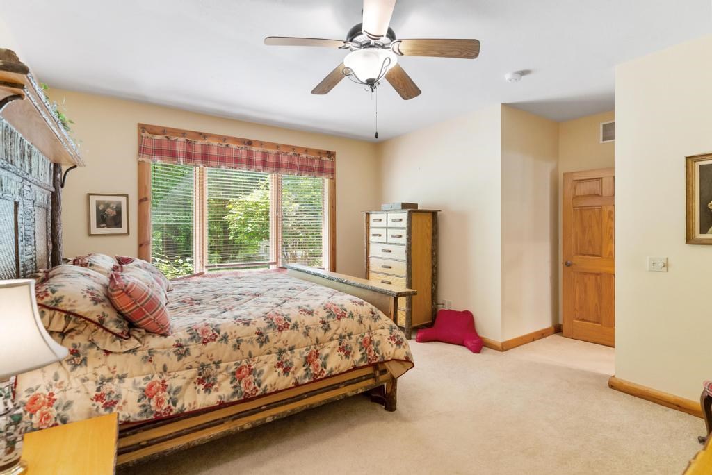 3264 Greenbriar