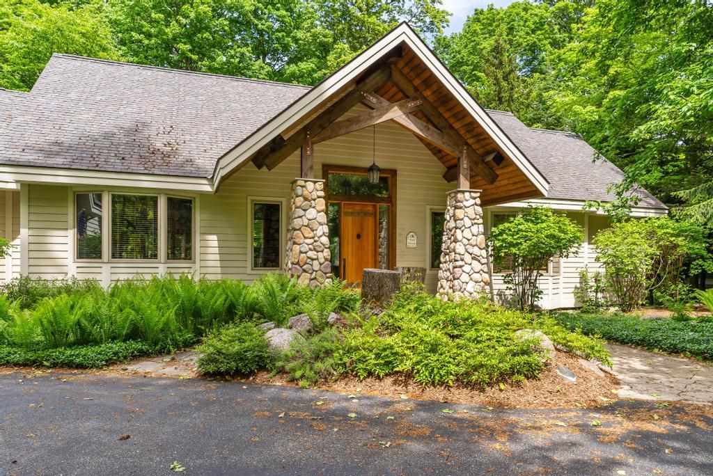 3264 Greenbriar