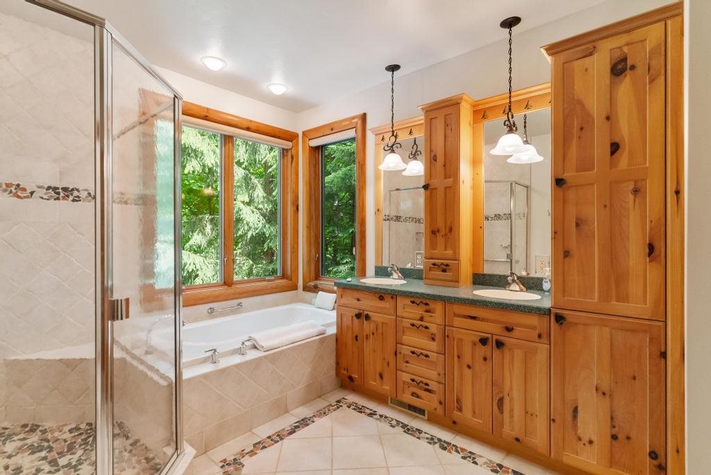3264 Greenbriar