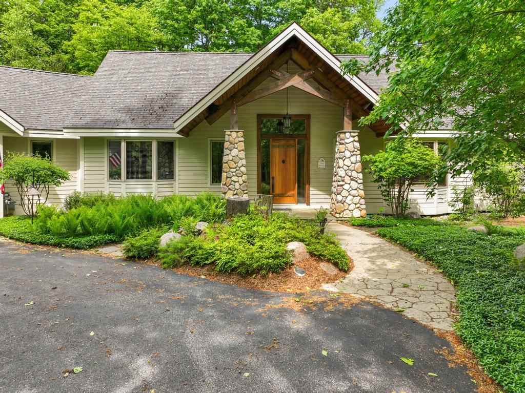 3264 Greenbriar