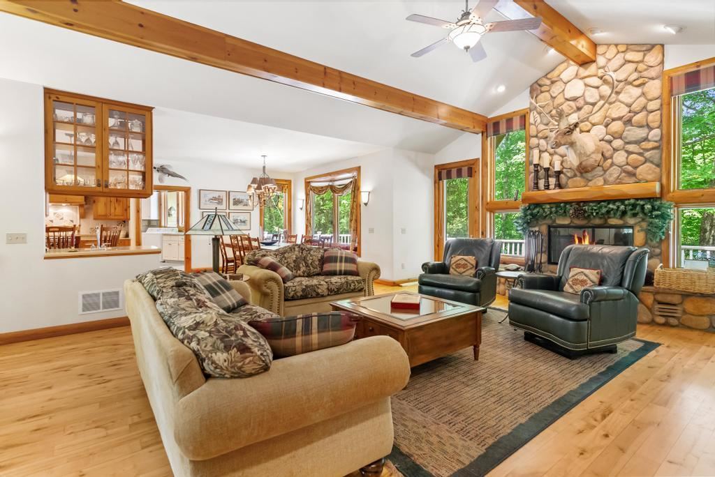 3264 Greenbriar