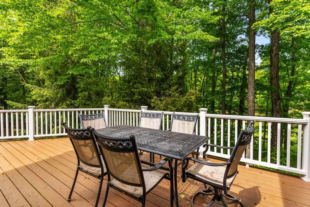 3264 Greenbriar