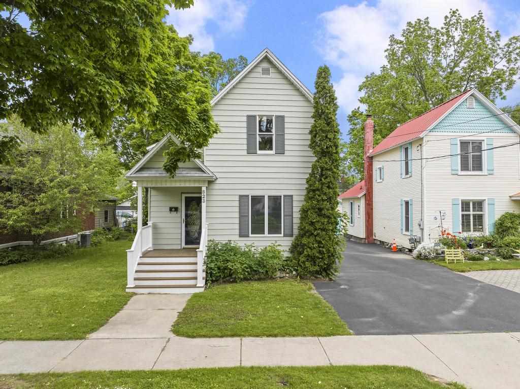 823 Michigan Street