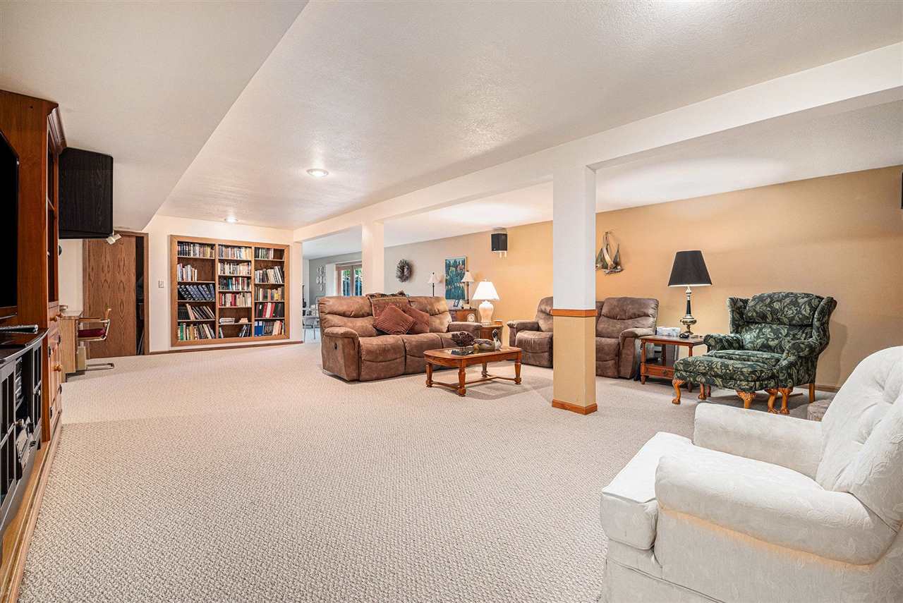 215 Lake Ridge Trail