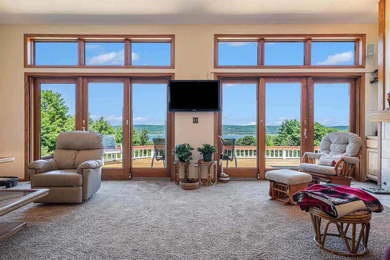 215 Lake Ridge Trail