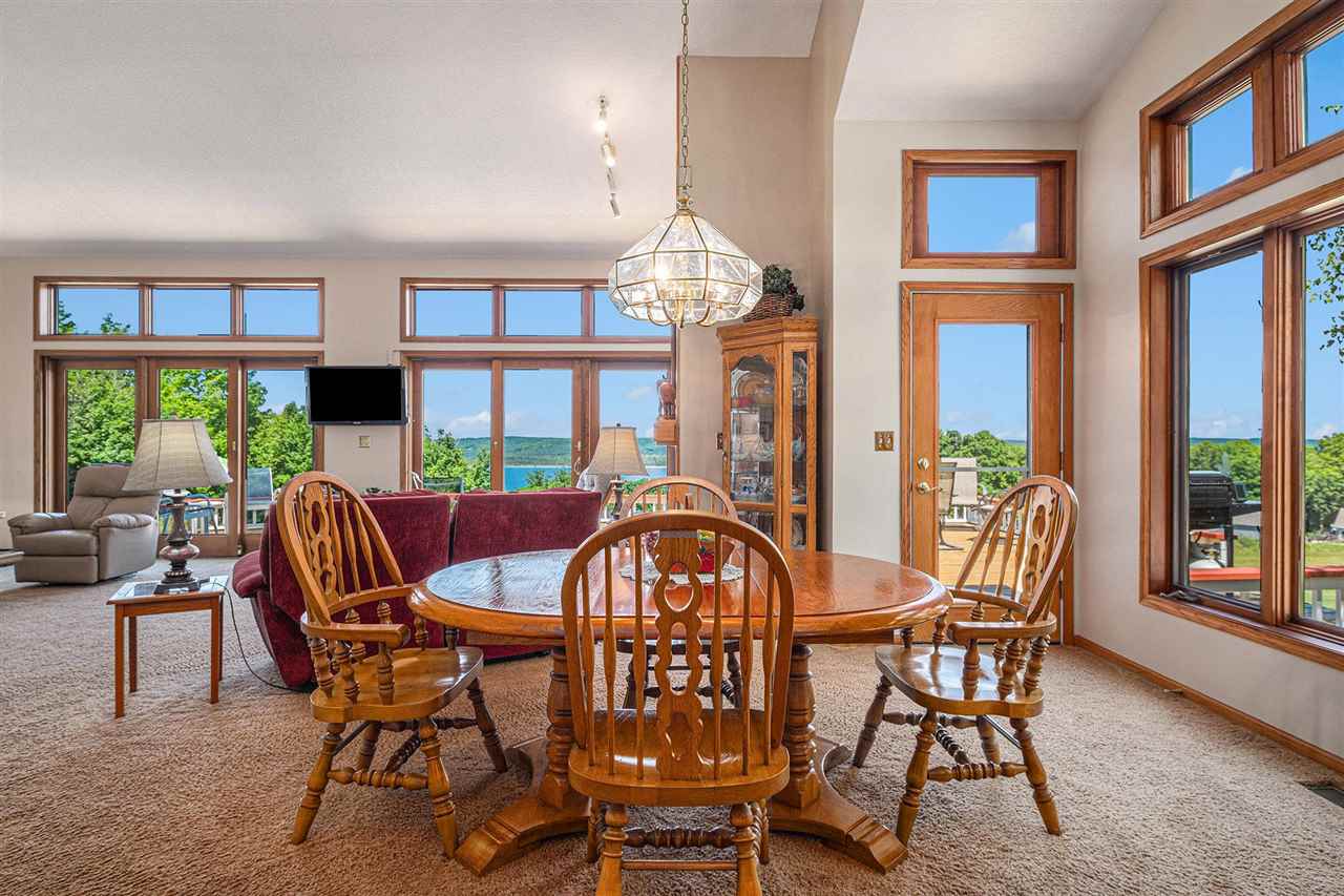 215 Lake Ridge Trail