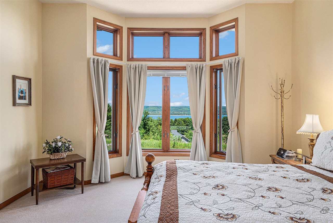 215 Lake Ridge Trail