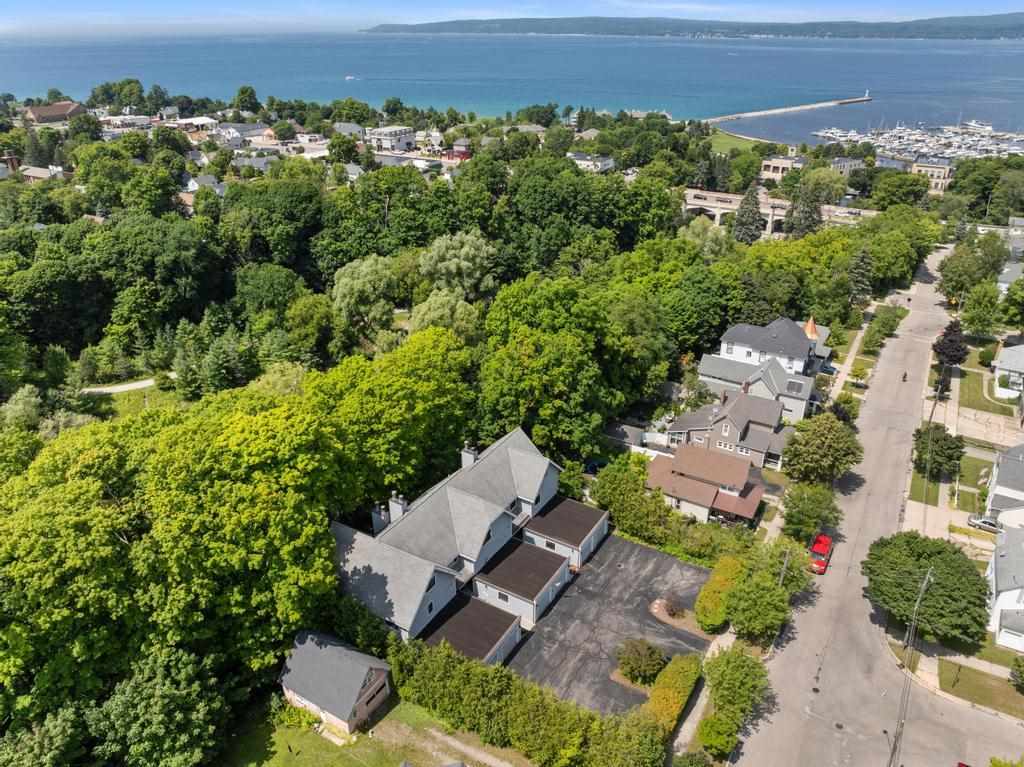 534 Elizabeth Street Unit: 3