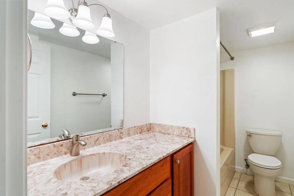 534 Elizabeth Street Unit: 3