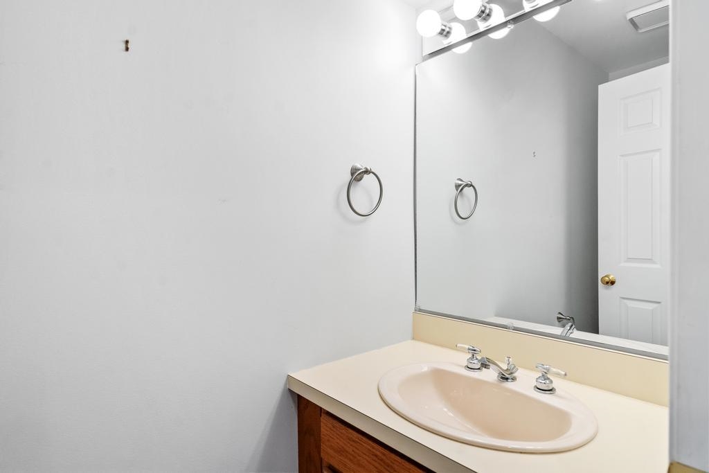 534 Elizabeth Street Unit: 3