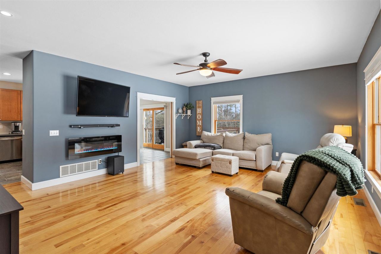 1593 Penny Lane