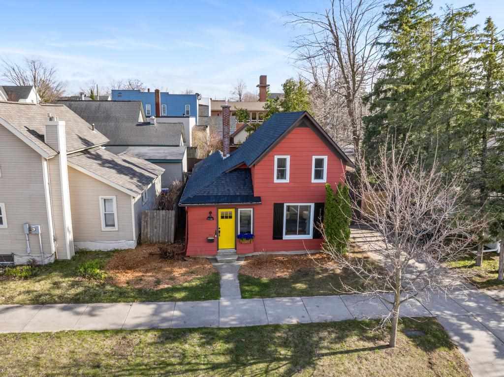 305 Madison Street