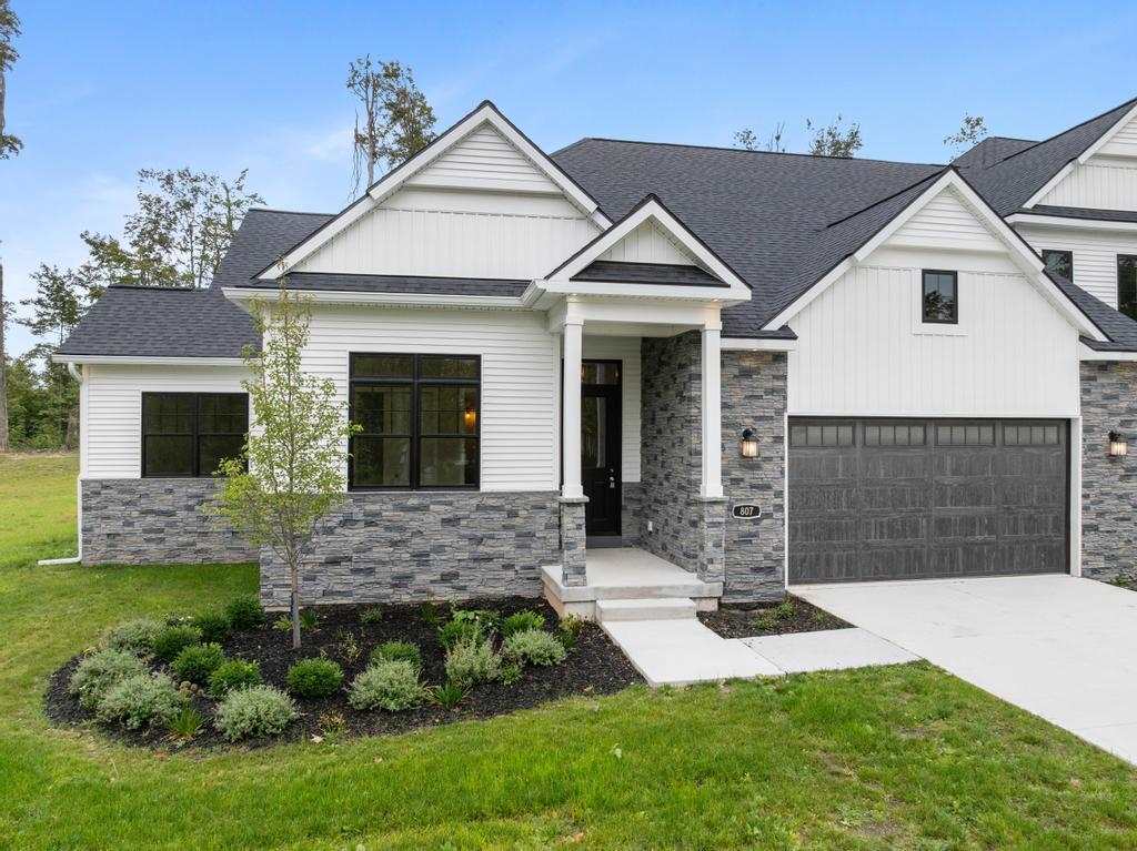 807 Fairways Drive Unit: 2