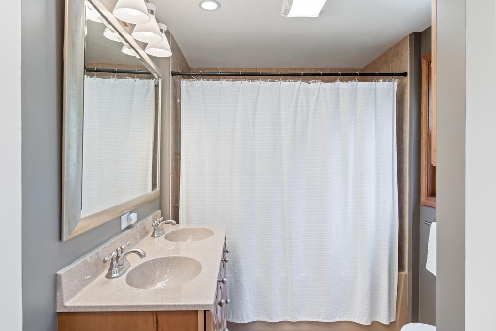 2500 Hemlock Lane