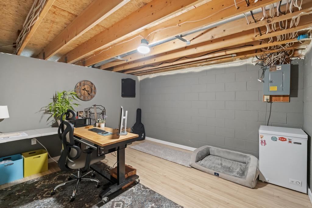 2500 Hemlock Lane