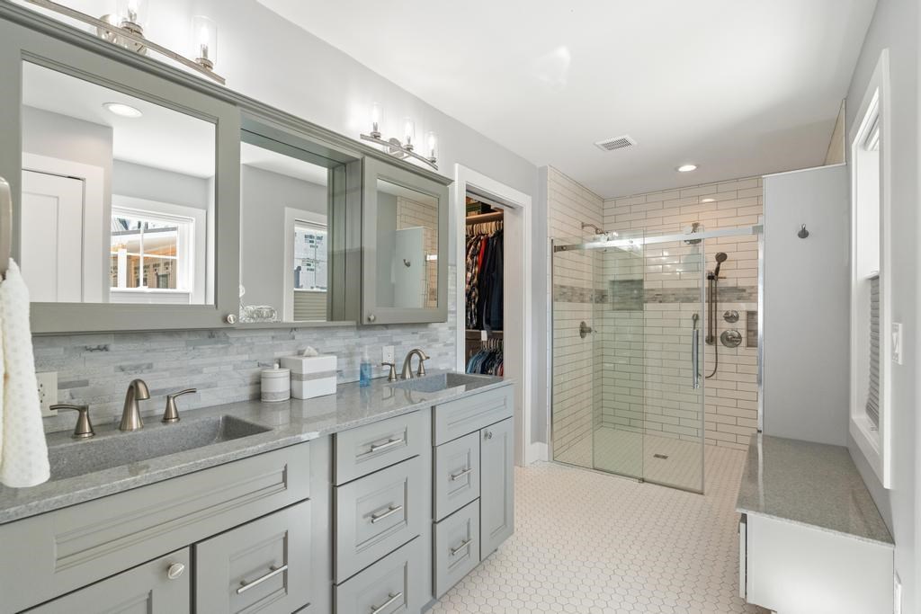 135 Beaubien Avenue