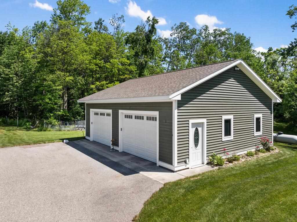 9421 Pickerel Lake Road