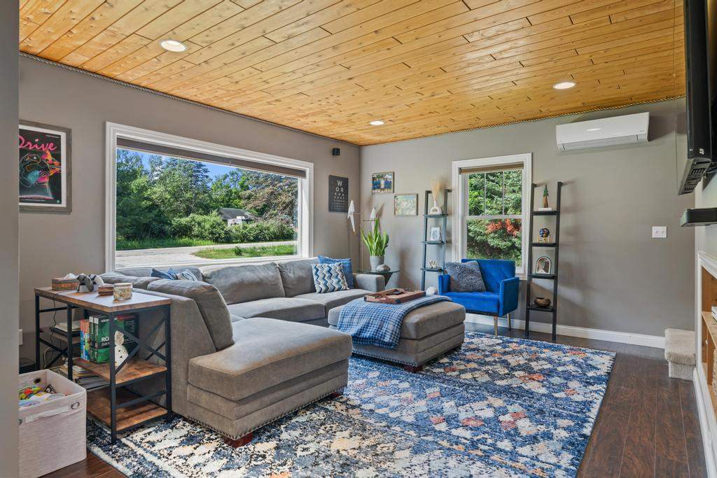 9421 Pickerel Lake Road