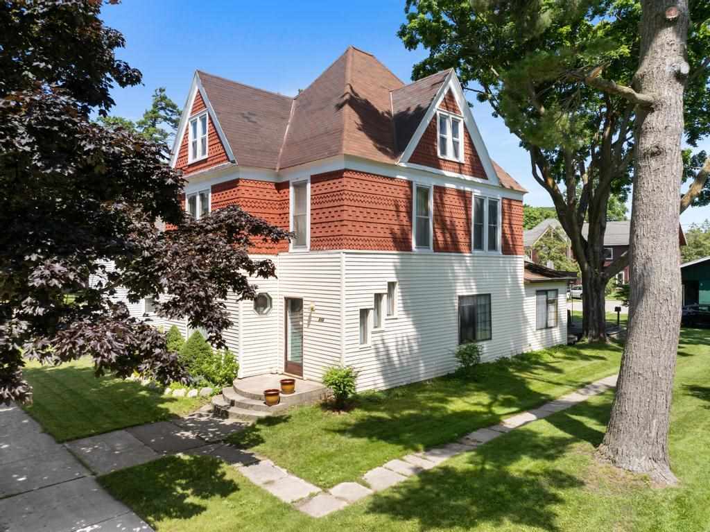 212 Nichols Street